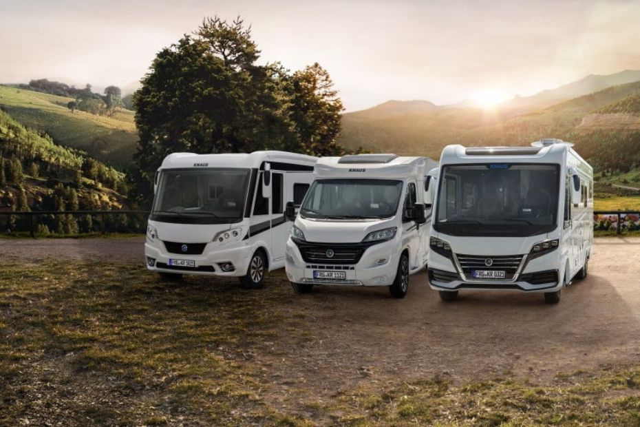 Wohnmobile in der Natur bei Sonnenuntergang zum Thema Wohnmobil kaufen neu oder Occasion